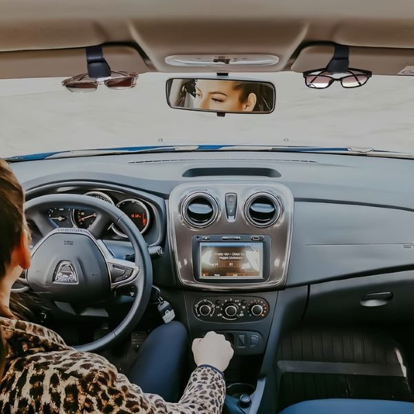Zonnebrilclip voor in de Auto